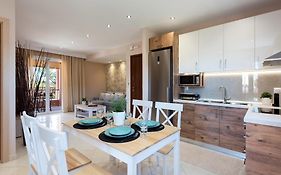 Lia'S Home One